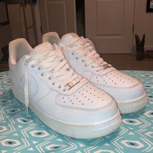 Nike Air Force 1- Size 8.5- only worn with crease protectors- great condition